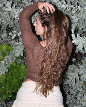 alyssa photo 1052