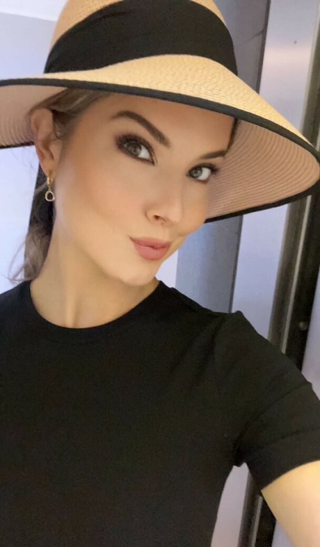 Amanda Cerny photo 1600