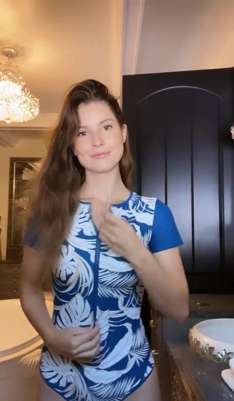 Amanda Cerny photo 1945
