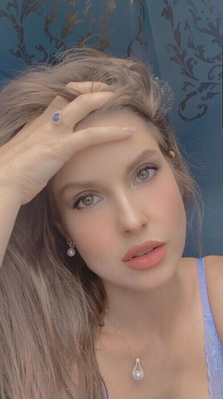 Amanda Cerny photo 1967