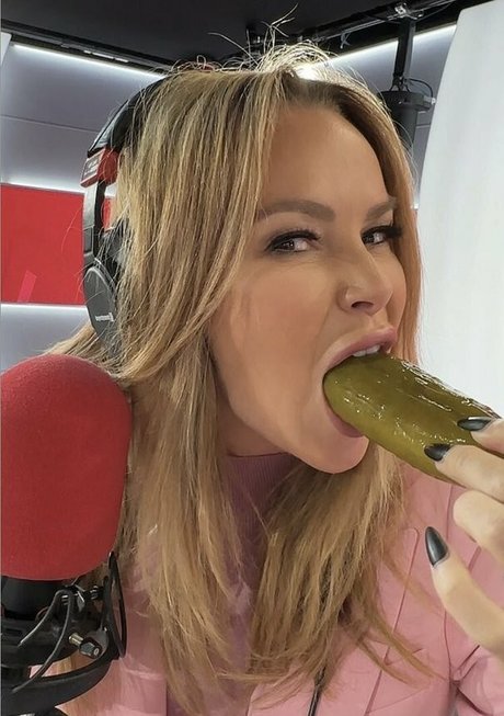 Amanda Holden photo 5