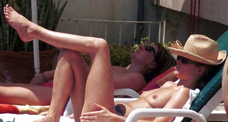 Amanda Holden photo 8