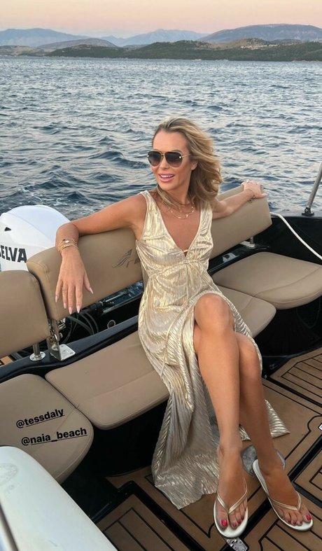 Amanda Holden photo 23