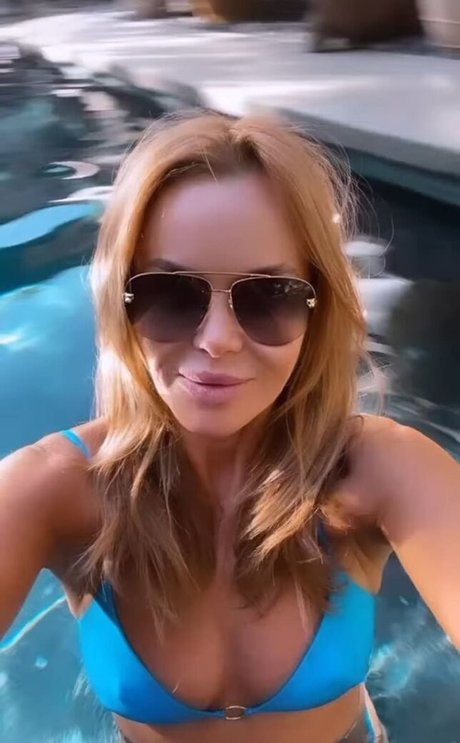 Amanda Holden photo 30