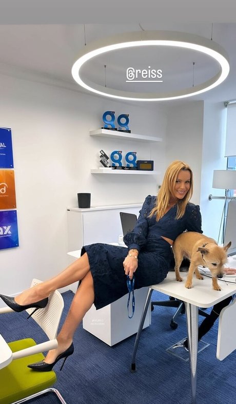 Amanda Holden photo 109