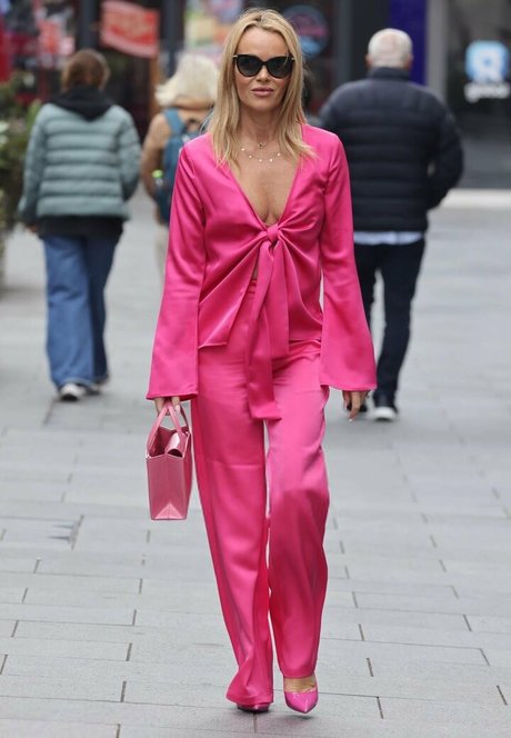 Amanda Holden photo 112