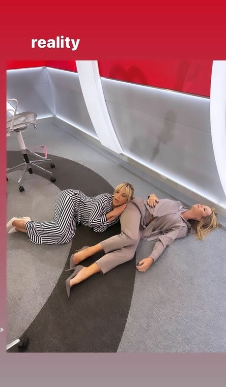 Amanda Holden photo 116