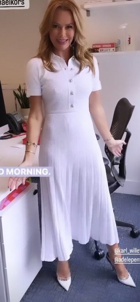 Amanda Holden photo 117