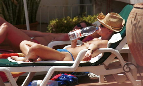 Amanda Holden photo 183