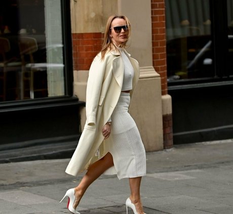 Amanda Holden photo 260