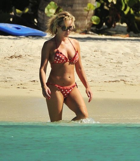 Amanda Holden photo 275