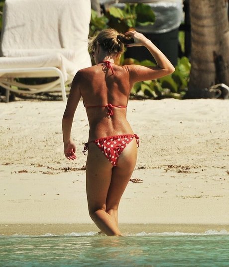 Amanda Holden photo 277