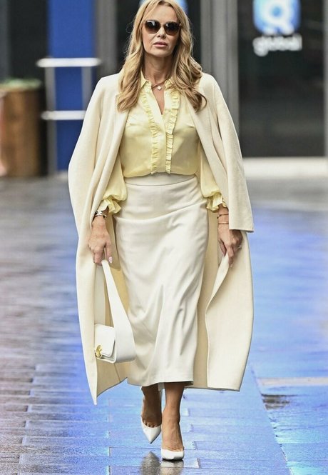 Amanda Holden photo 290