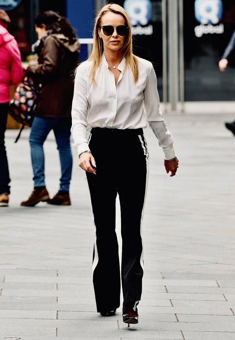 Amanda Holden photo 348