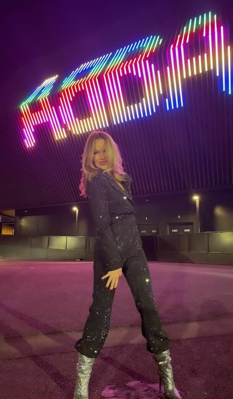 Amanda Holden photo 351