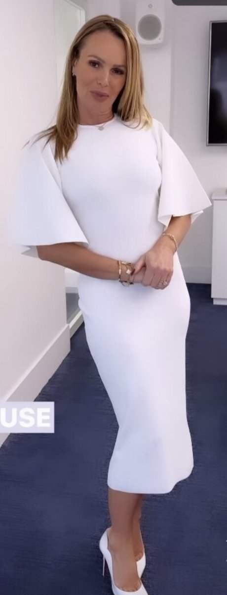 Amanda Holden photo 361