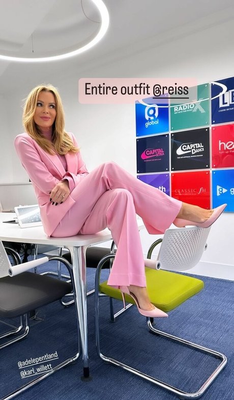 Amanda Holden photo 364