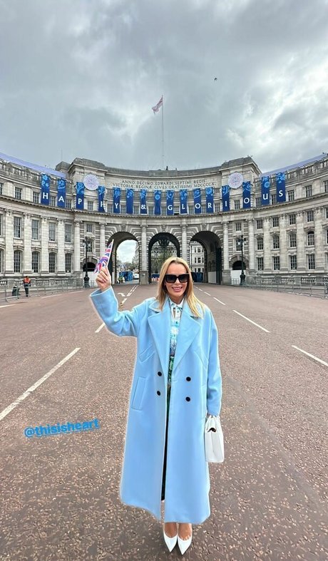 Amanda Holden photo 366