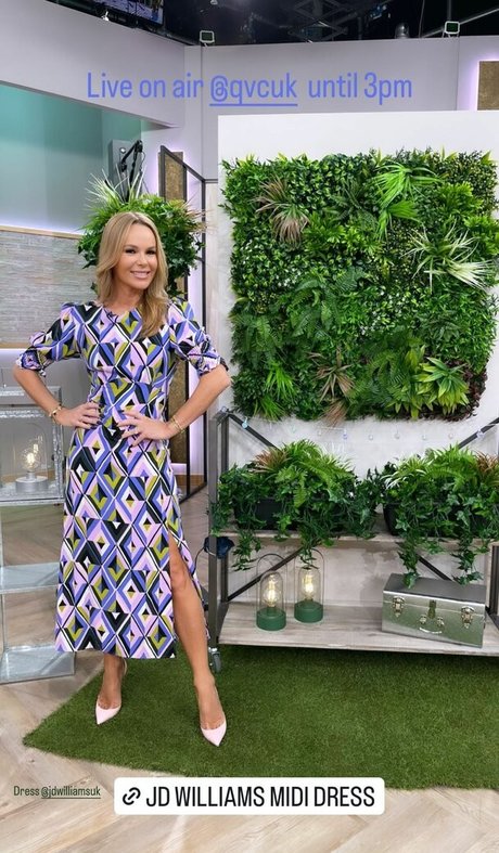 Amanda Holden photo 369