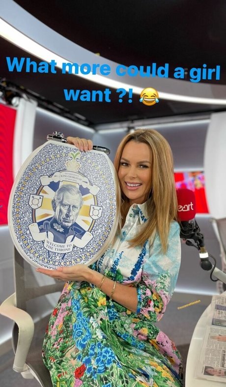 Amanda Holden photo 372