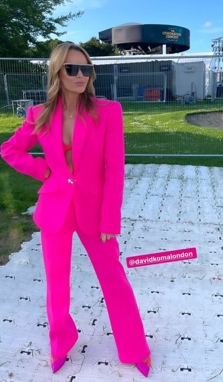Amanda Holden photo 374