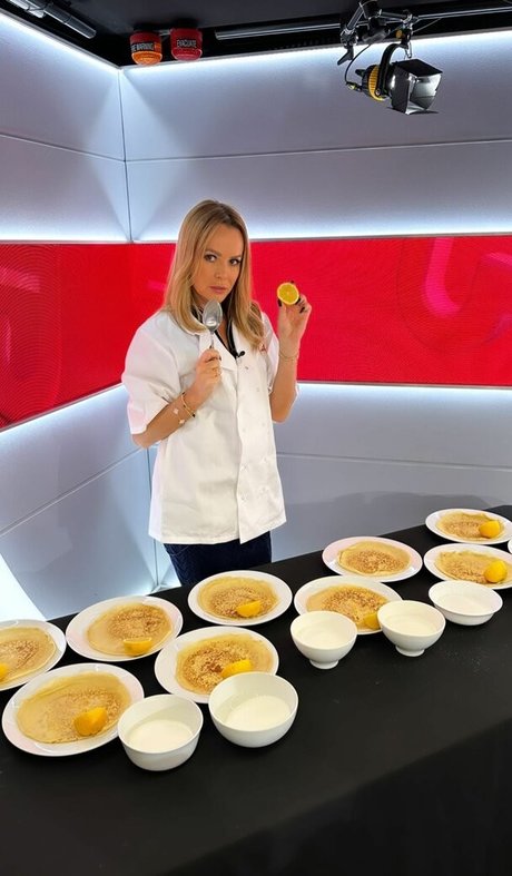 Amanda Holden photo 378