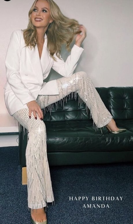 Amanda Holden photo 392