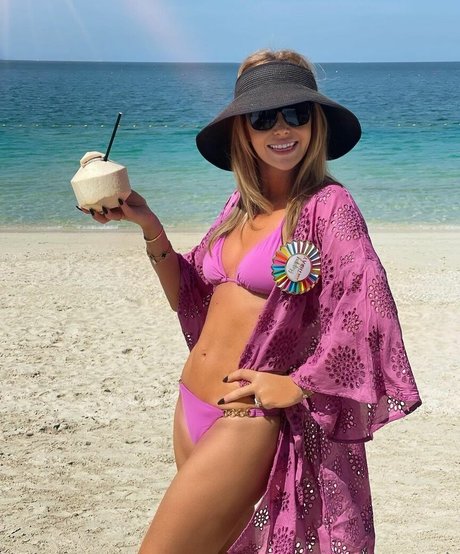 Amanda Holden photo 402