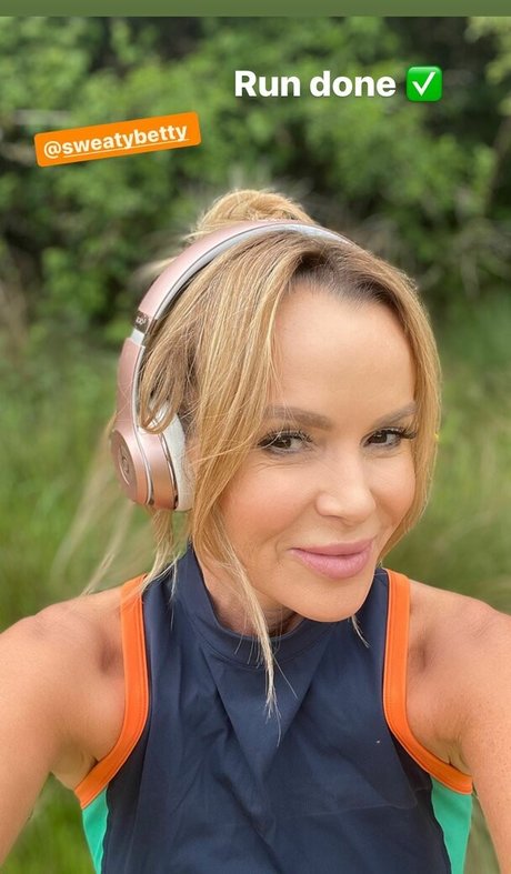 Amanda Holden photo 403