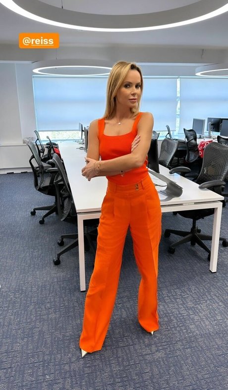 Amanda Holden photo 409