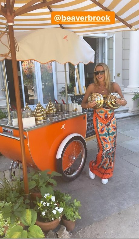 Amanda Holden photo 429
