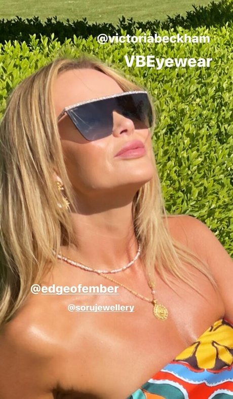 Amanda Holden photo 431