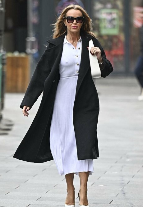 Amanda Holden photo 447
