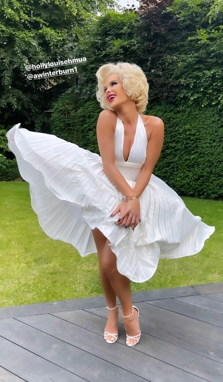 Amanda Holden photo 468