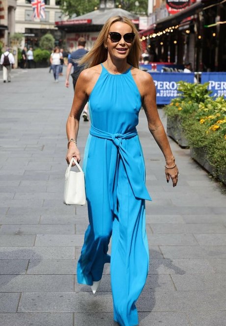 Amanda Holden photo 486