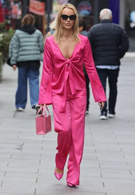 Amanda Holden photo 520