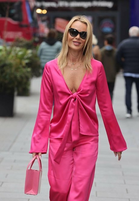 Amanda Holden photo 527