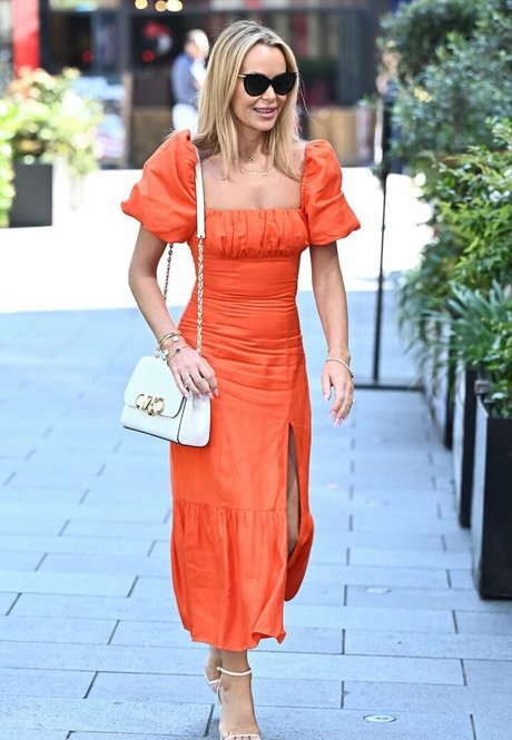 Amanda Holden photo 542