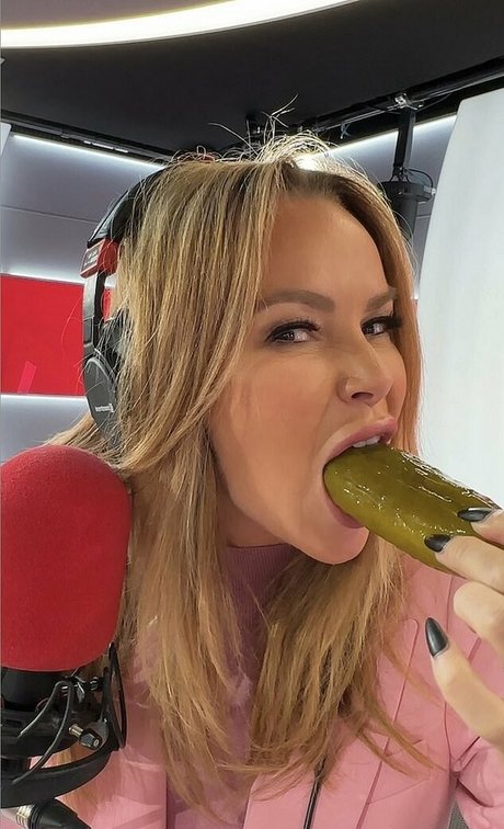 Amanda Holden photo 581