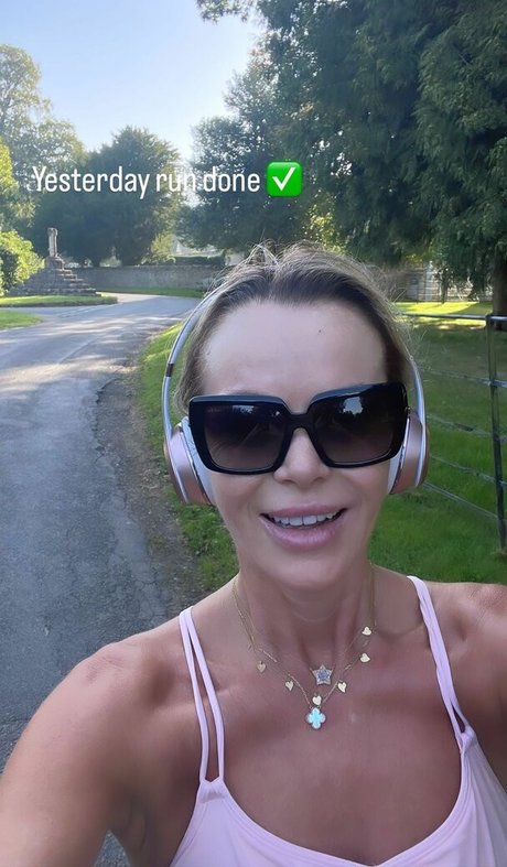 Amanda Holden photo 604