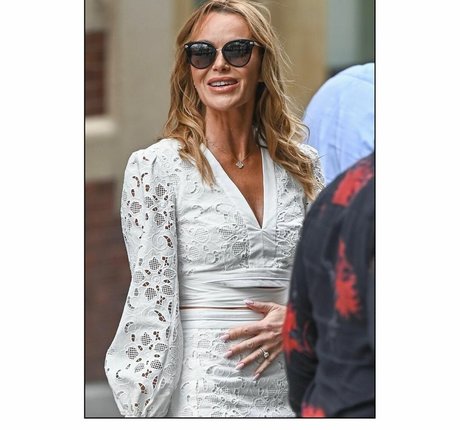Amanda Holden photo 610