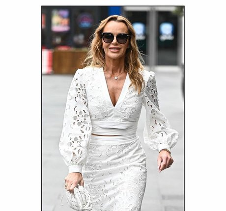 Amanda Holden photo 611