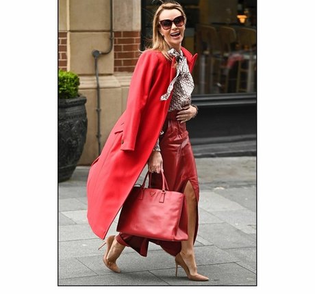 Amanda Holden photo 619