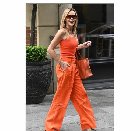 Amanda Holden photo 626