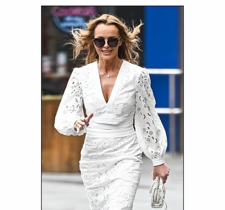 Amanda Holden photo 633