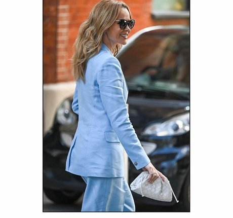 Amanda Holden photo 635
