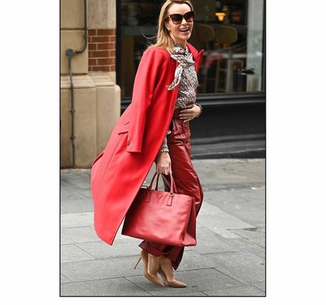 Amanda Holden photo 637