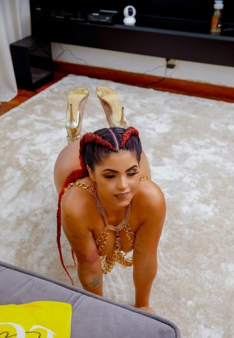 Amanda Miury photo 21