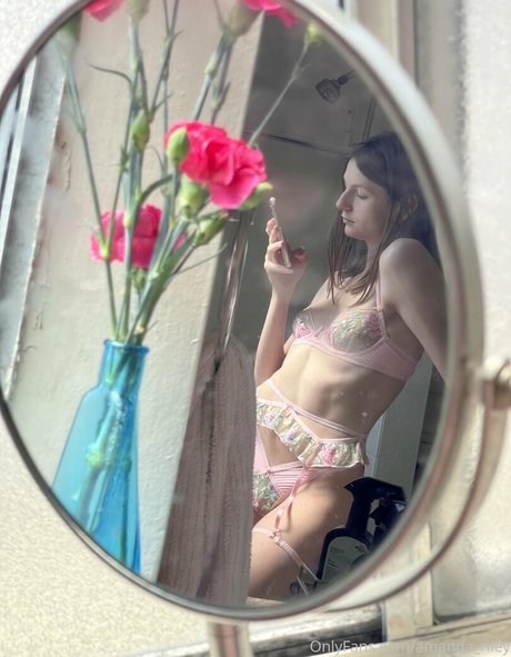 Amanda Riley photo 93