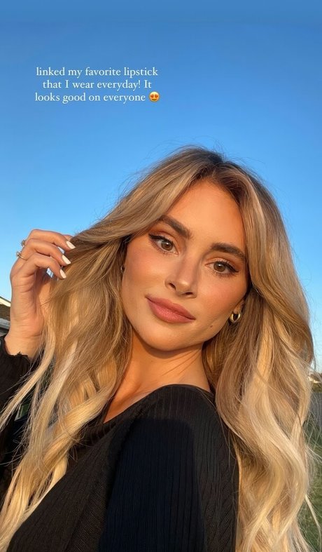 Amanda Stanton photo 2